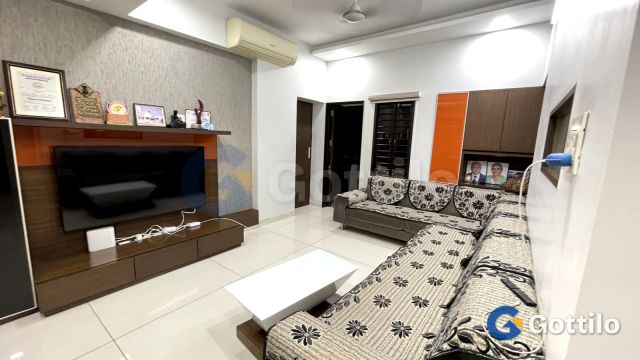 Fully furnished 3 BHK Apartment for sale in Vastrapur