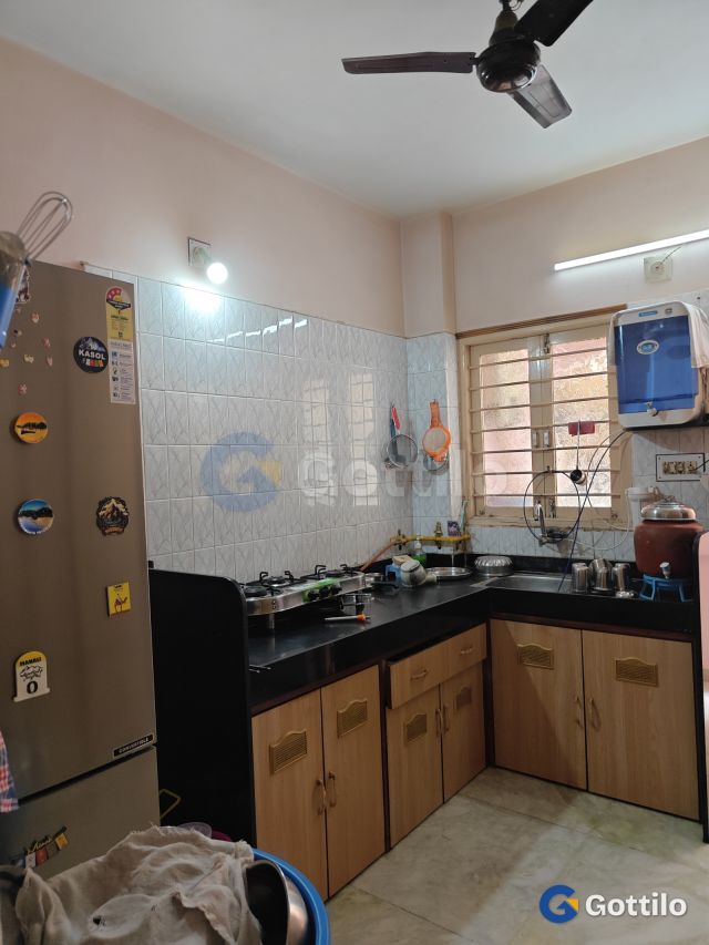 Semi-furnished 2 BHK Apartment for sale in Thaltej — photo 3