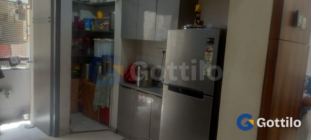 Fully furnished 2 BHK Apartment for sale in Naranpura — photo 3