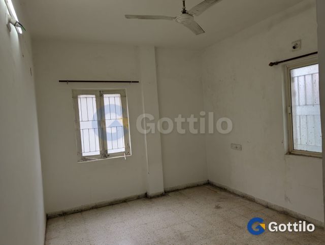 Unfurnished 2 BHK Apartment for rent in Naranpura — photo 2