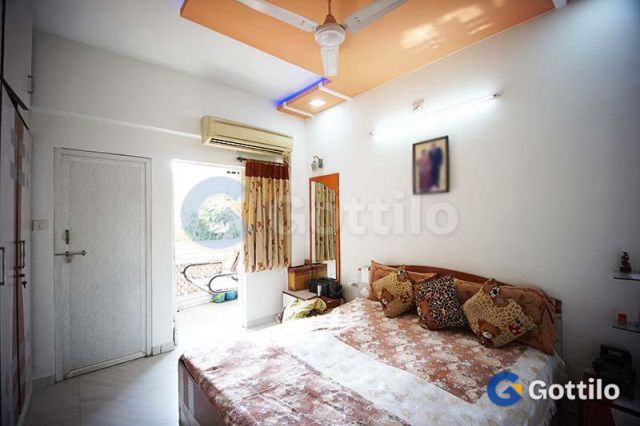 Fully furnished 3 BHK Apartment for sale in Ghatlodia — photo 4
