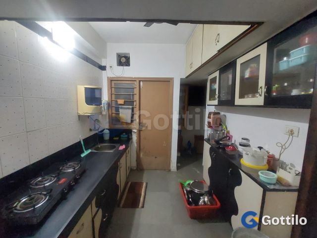 Semi-furnished 2 BHK Apartment for rent in Naranpura — photo 4
